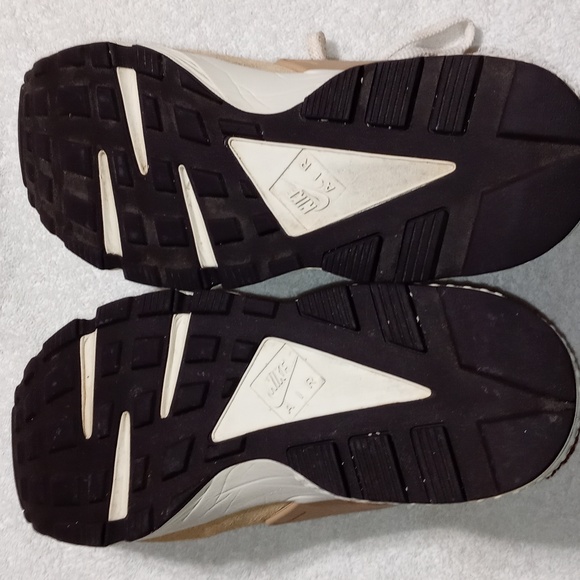 Nike Air Huarache Sneakers Desert Sail Size 11.5 Men's - Picture 7 of 8